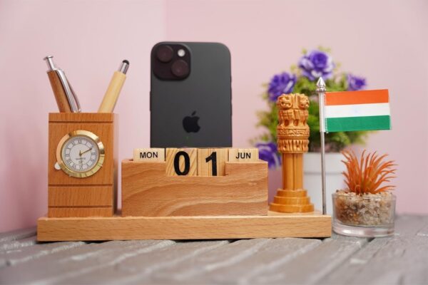 wooden pen stand